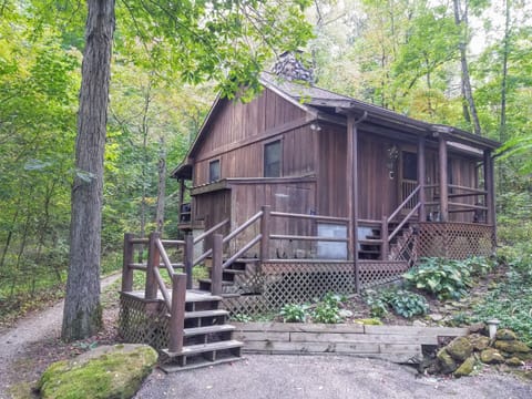 Cabin #4 wooded front entrance