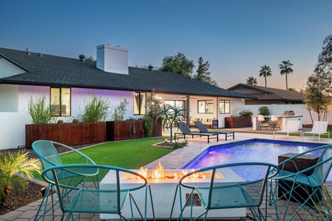 Turquoise Retreat - Pool, Putting Green, Location!