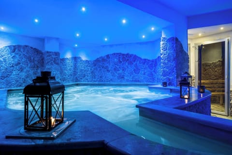 Sauna, hot tub, steam room