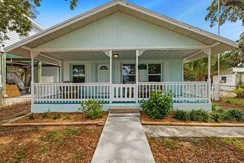 Welcome to the Blue Dolphin Inn in beautiful Cedar Key!!!