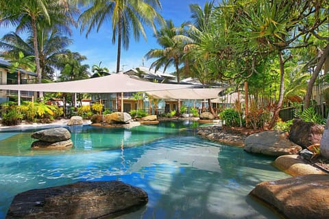 2 outdoor pools