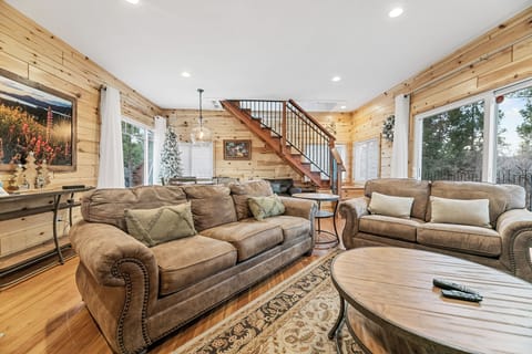 House, Patio, Mountain View | Living area | TV, fireplace, DVD player