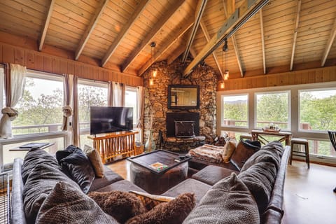 Seven Devils Vacation Rental | 2BR | 2BA | 1,600 Sq Ft | Stairs to Enter