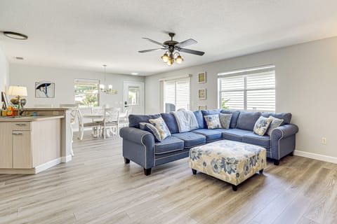 The Villages Vacation Rental | 2BR | 2BA | 1,188 Sq Ft | 1 Step Required
