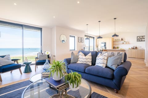 The Watchtower, The Lookout, Widemouth Bay, self catering with Beach Retreats.