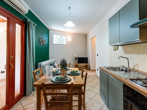 Flooring, Interior Design, Floor, Room, Ceiling, Apartment, Kitchen, Wood Stain, Home Appliance, Countertop