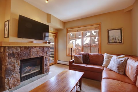 Condo, 1 Bedroom | Living area