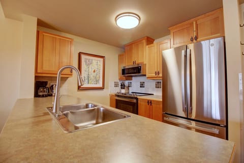 Condo, 1 Bedroom | Private kitchen | Fridge, oven, stovetop, coffee/tea maker