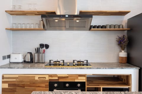 Luxury Villa, Mountain View | Private kitchen | Fridge, microwave, oven, stovetop