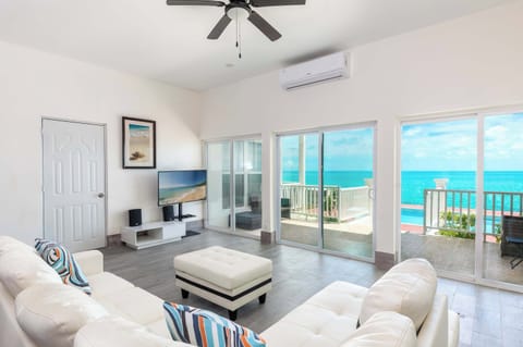 Kick back, enjoy the sea view. Your simple escape.