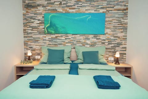 Double Room | In-room safe, desk, laptop workspace, free WiFi