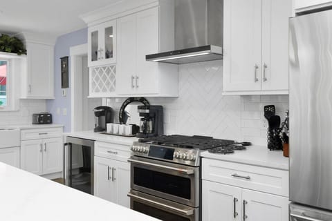 Fully Equipped Chef’s Kitchen for Culinary Creativity