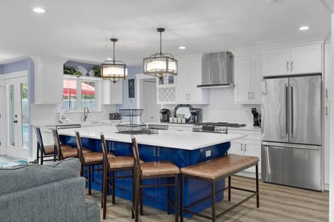 Generous Island for Meals & Mingling