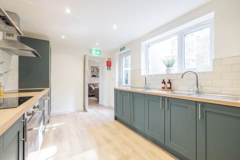 5902aa28-af44-403e-a9f6-93cdc2d1cbd9