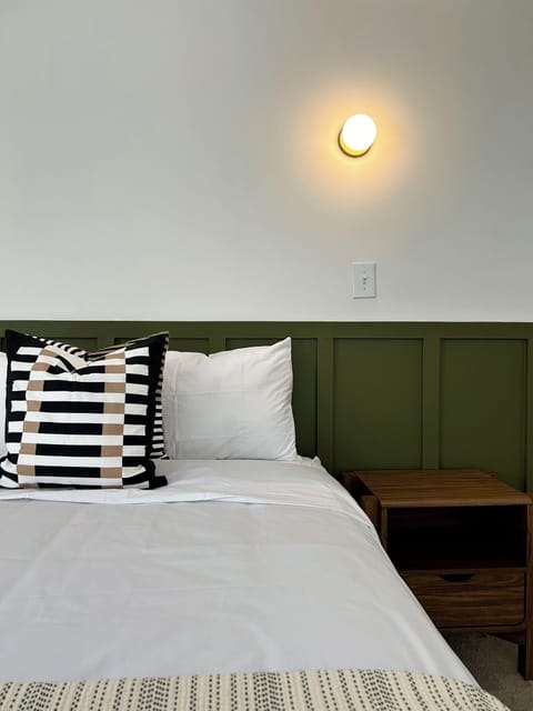 Upstairs loft bedroom (open to below)