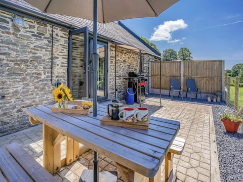 Exterior | The Old Cowsheds 4 - Daniel Ddu - Gaer Cottages, Cribyn, Lampeter