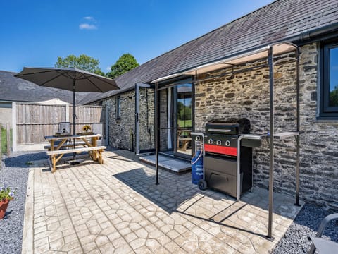 Exterior | The Old Cowsheds 4 - Daniel Ddu - Gaer Cottages, Cribyn, Lampeter