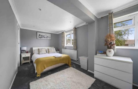 5 bedrooms, free WiFi, bed sheets