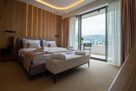 Deluxe Room, Sea View | Blackout drapes, soundproofing, free WiFi