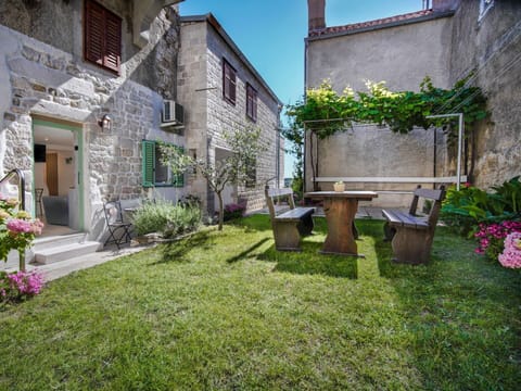 Wall, Home, Door, Flowerpot, Houseplant, Garden, Yard, Courtyard, Backyard, Landscaping