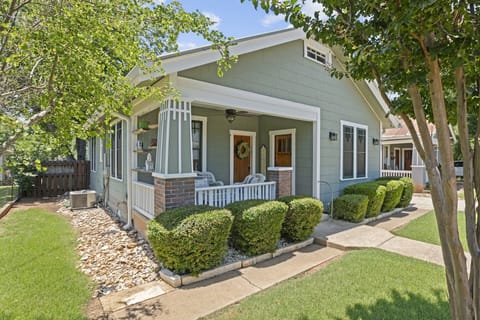 House, 2 Bedrooms | Exterior