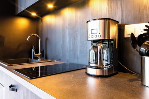 Luxury Dome, Mountain View | Private kitchen | Microwave, stovetop, cookware/dishes/utensils