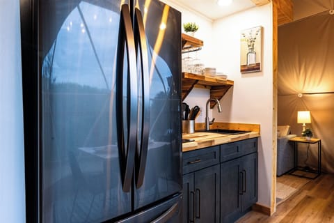Luxury Dome, Mountain View | Private kitchen | Microwave, stovetop, cookware/dishes/utensils