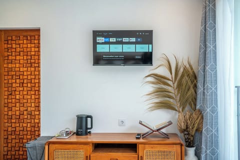 Double Room, Pool View | Free WiFi, bed sheets