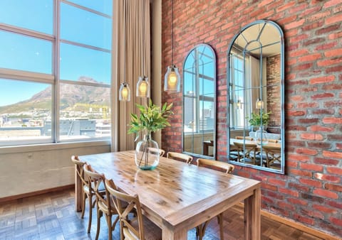 Luxury Loft, Mountain View | Iron/ironing board, free WiFi