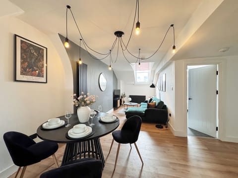 Comfort Apartment, City View | Living area