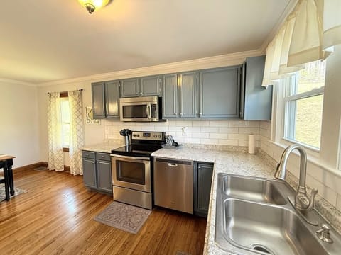 Full kitchen