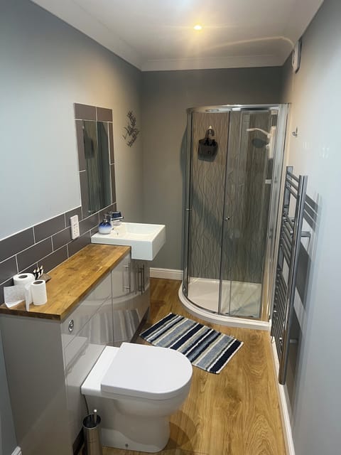 Deluxe Double Room, Harbor View | Bathroom