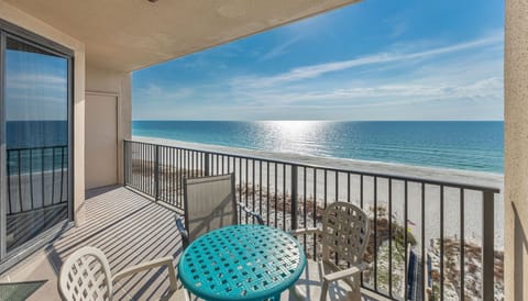 Condo, 2 Bedrooms | Property grounds