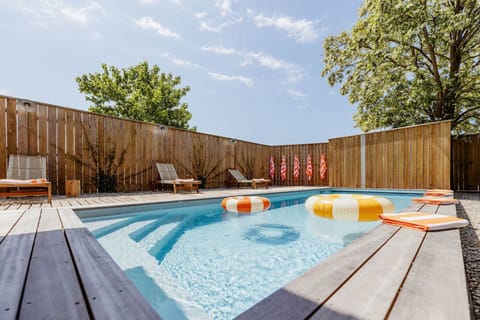 La Cabane du Naissain, piscine privée chauffée transats bains de soleil linge de piscine inclus baignade détente sieste
