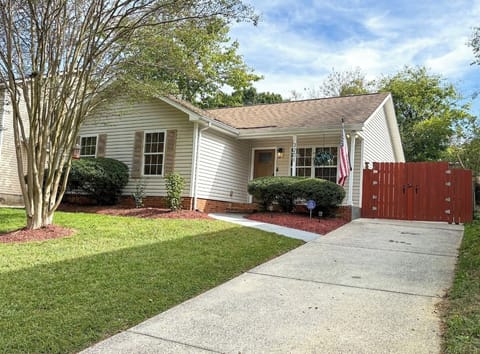 Front of The Reid Cottage - A ranch-style home with private fenced-in backyard!