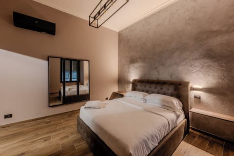 Luxury Suite | Desk, soundproofing, free WiFi