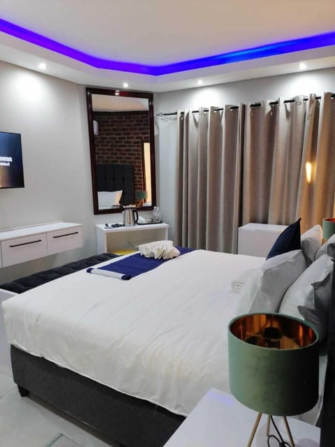 Standard Room | Premium bedding, in-room safe, desk, soundproofing