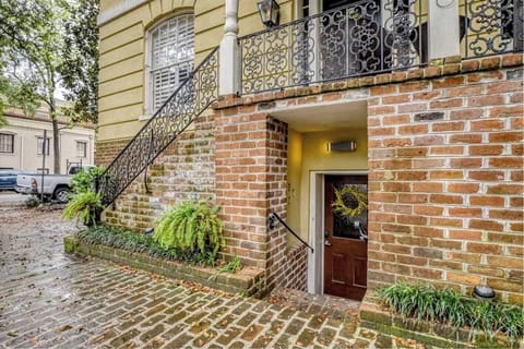 Savannah Garden on E Jones by Olde Savannah Tyme Properties - Garden entrance to aprartment