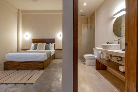 Standard Room, 1 Queen Bed | Individually decorated, individually furnished, desk, blackout drapes