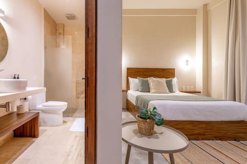 Standard Room, 1 Queen Bed | Individually decorated, individually furnished, desk, blackout drapes