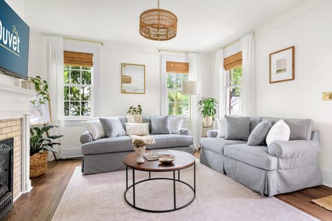 Comfy on King Street | Peachy King