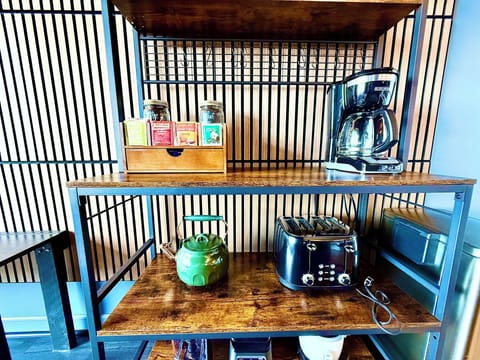 Coffee & Tea Station
From sunrise brews to late-night tea, this stocked station invites you to pause and enjoy life’s little comforts.

