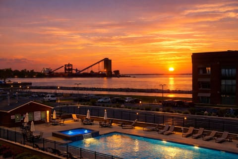 Wake up to breathtaking Lake Erie sunsets from this modern waterfront condo, where comfort, style, and location come together perfectly. Enjoy sweeping water views, glowing evening skies, and a front-row seat to Sandusky’s most scenic shoreline.