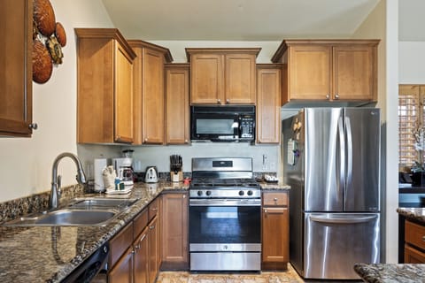 - Kitchen with stainless steel fridge, oven, and microwave  
- Ample cabinets and granite counters for easy cooking  
- Fully stocked with essentials for a comfortable stay