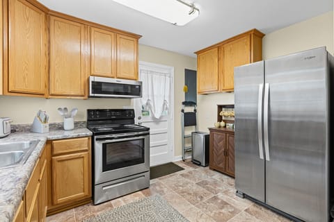 This quaint kitchen does have pots and pans, as well as silverware and dinnerware for up to four guests.