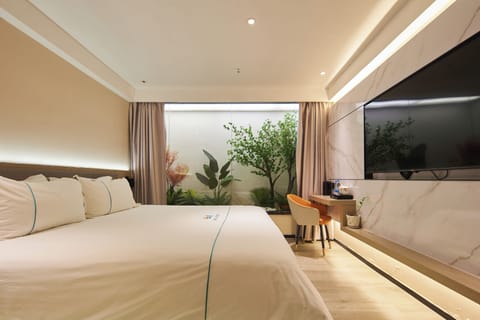 Comfort Double Room, No Windows | Desk, laptop workspace, blackout drapes, free WiFi