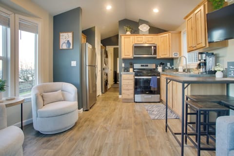 Port Hadlock-Irondale Vacation Rental | 1BR | 1BA | 500 Sq Ft | 6 Steps Required