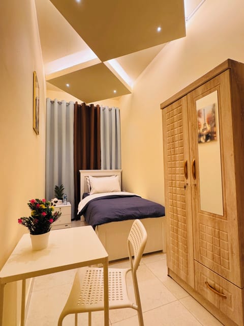 Deluxe Single Room, Non Smoking, Shared Bathroom | Desk, soundproofing, iron/ironing board, free WiFi