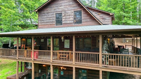🌲 Tucked in nature—your serene getaway starts here.