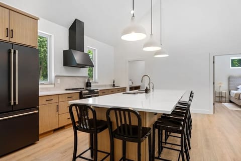 Gather ‘round this oversized kitchen island for meals, board games, or wine chats. Premium finishes meet functional beauty in this stunning kitchen.